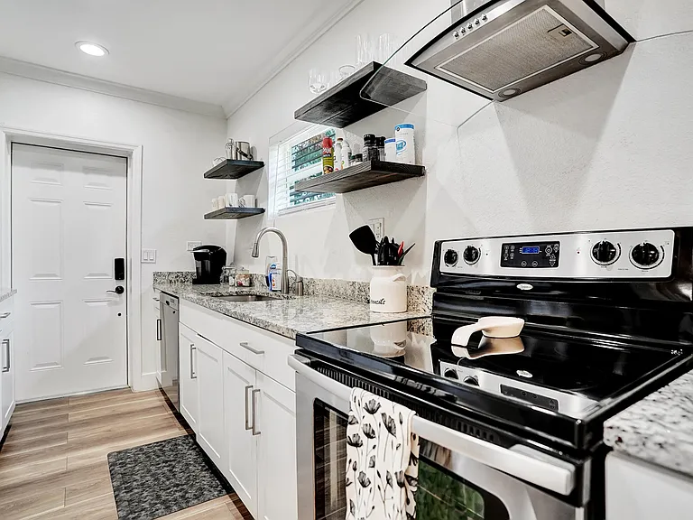 311 SE 3rd Ave — Photo 43