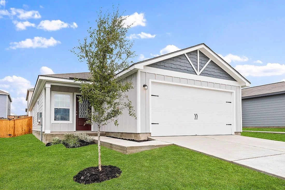 3 bed, 2.0 bath, 1580 sqft, $2,305 — Photo 1