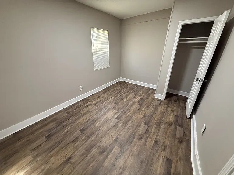 741 E Trigg Ave — Photo 9