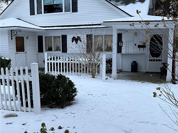4th image of 207 Coolidge Rd