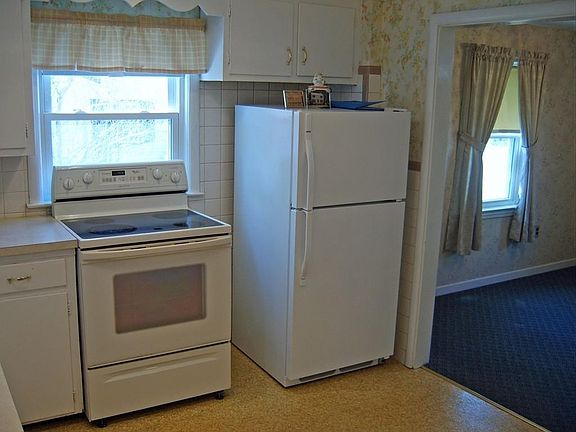 4th image of 12 Rockwood St