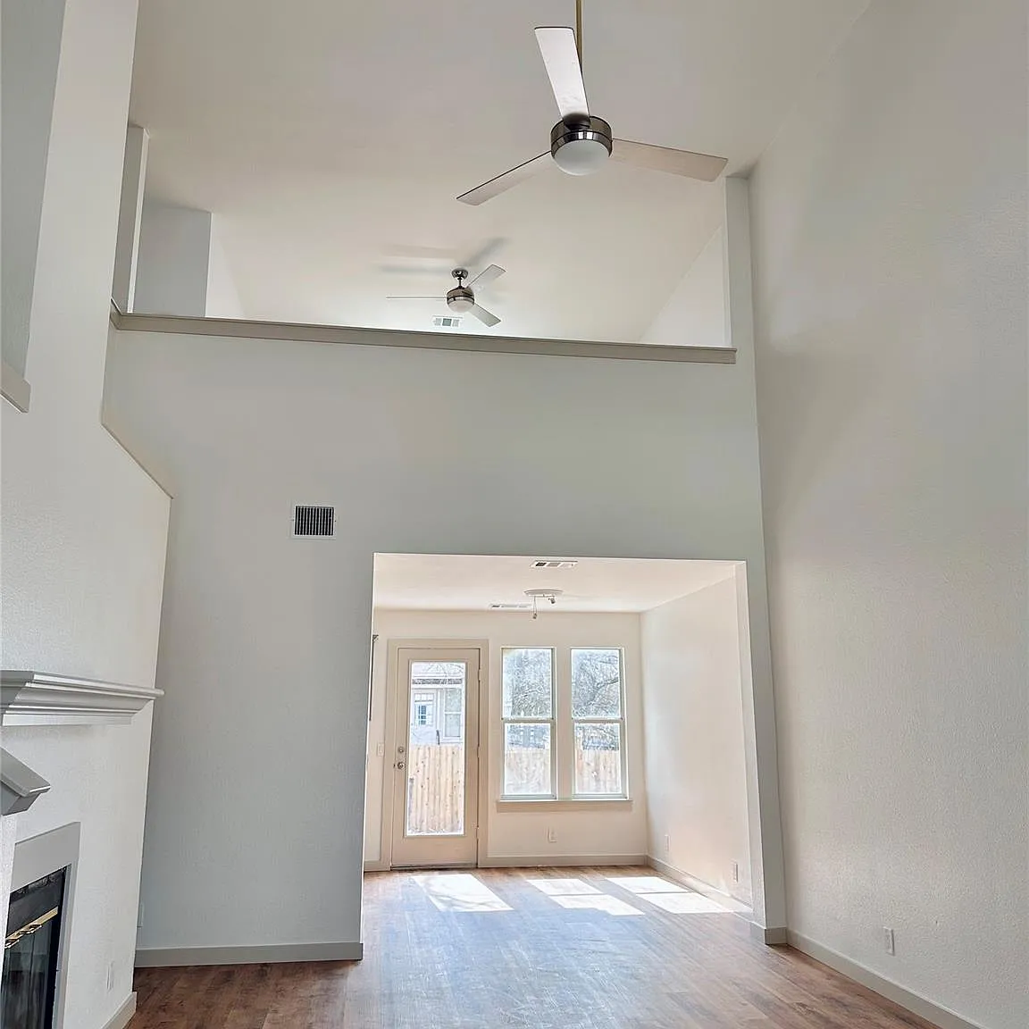 3 bed, 2.5 bath, 1412 sqft, $1,695 — Photo 2