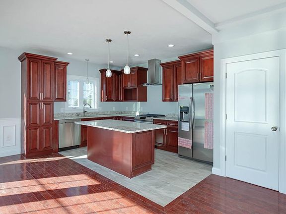 4th image of 4 Daania Dr #8
