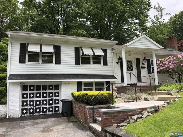 313 Lynn St, Harrington Park, NJ 07640