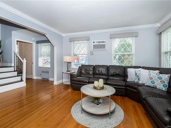 5th image of 900 Logan Ave