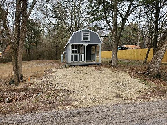 2nd image of 128 Oxford Dr