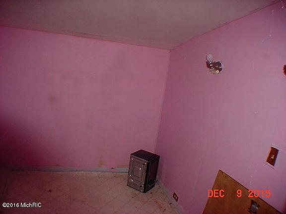 5th image of 15452 Mercury Dr