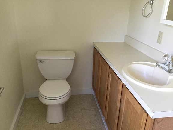 5th image of 212 Ward St
