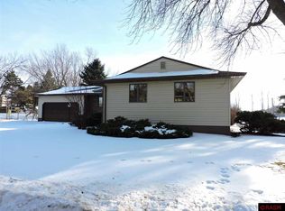 270 E Watonwan St, Lake Crystal, MN 56055