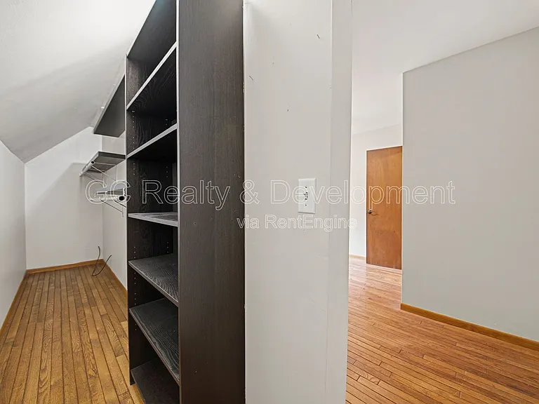 938 Canterbury Dr — Photo 17