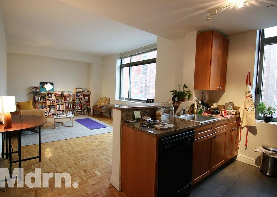 1st image of 1500 Lexington Ave APT 14P