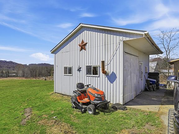 4th image of 509 Amish Dr