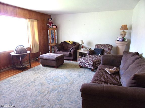 4th image of 687 E Catawba Ave