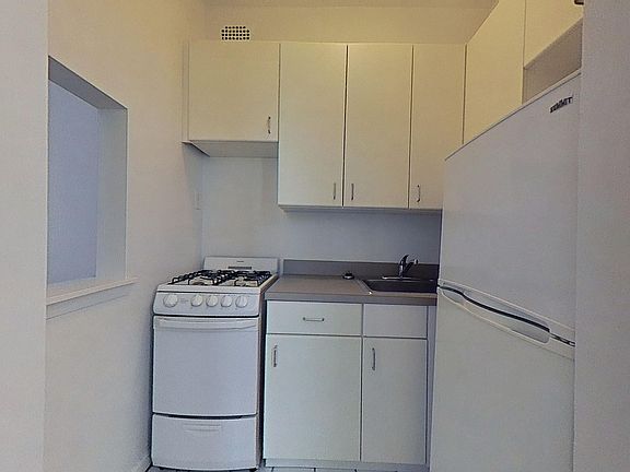 5th image of 212 E 85th St APT 4D