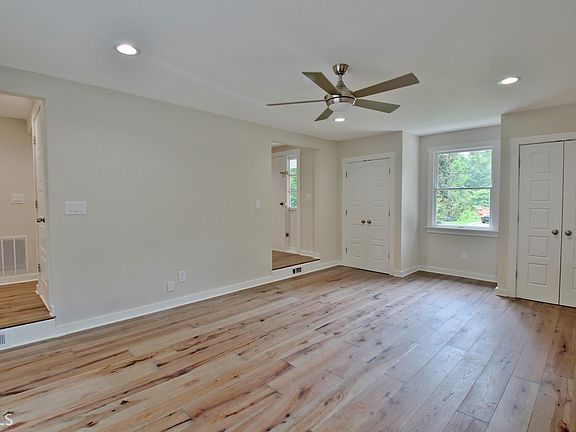 3rd image of 209 Oakmount Dr