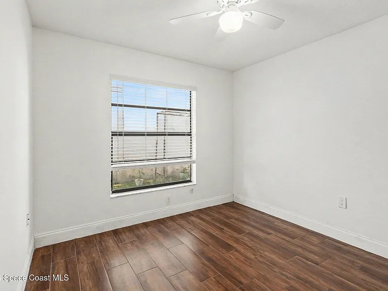 1611 Clover Cir — Photo 11