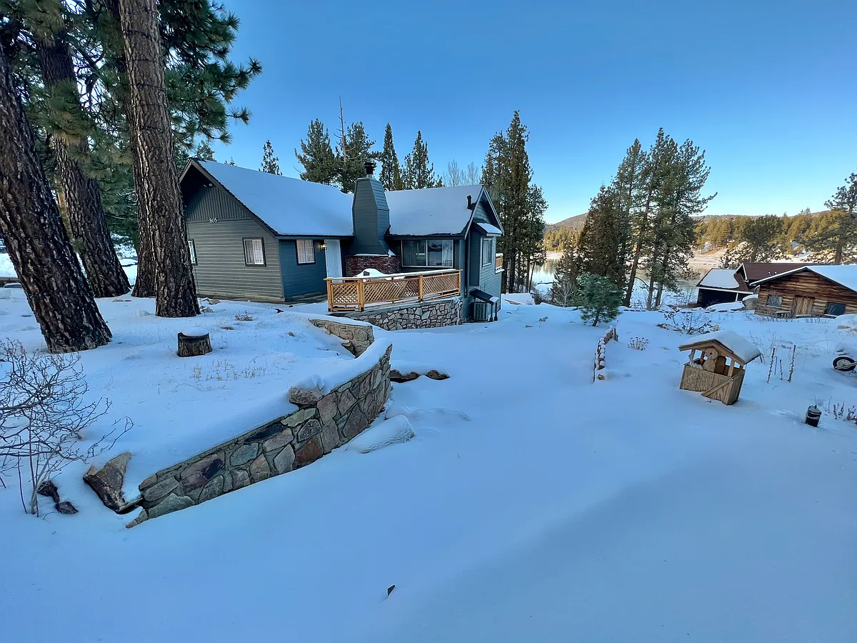Building Photo - 805 Cove Dr