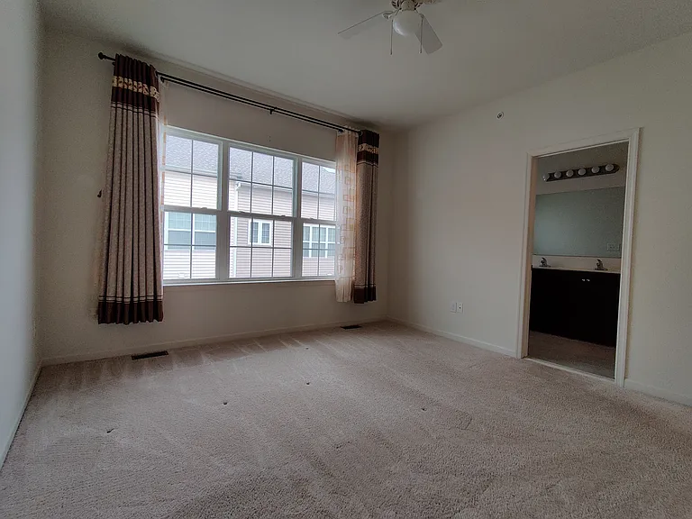 1335 Parish Ave — Photo 13