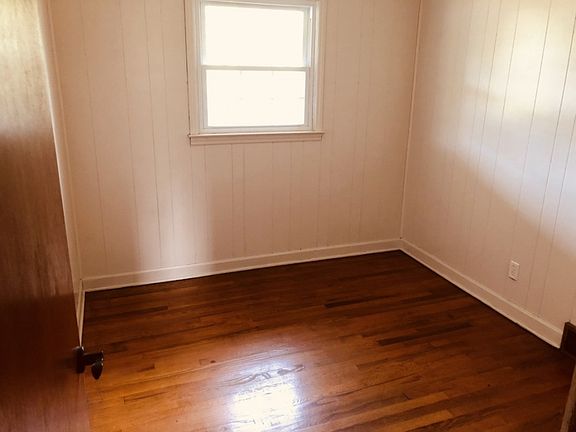 5th image of 216 Beasley Ln