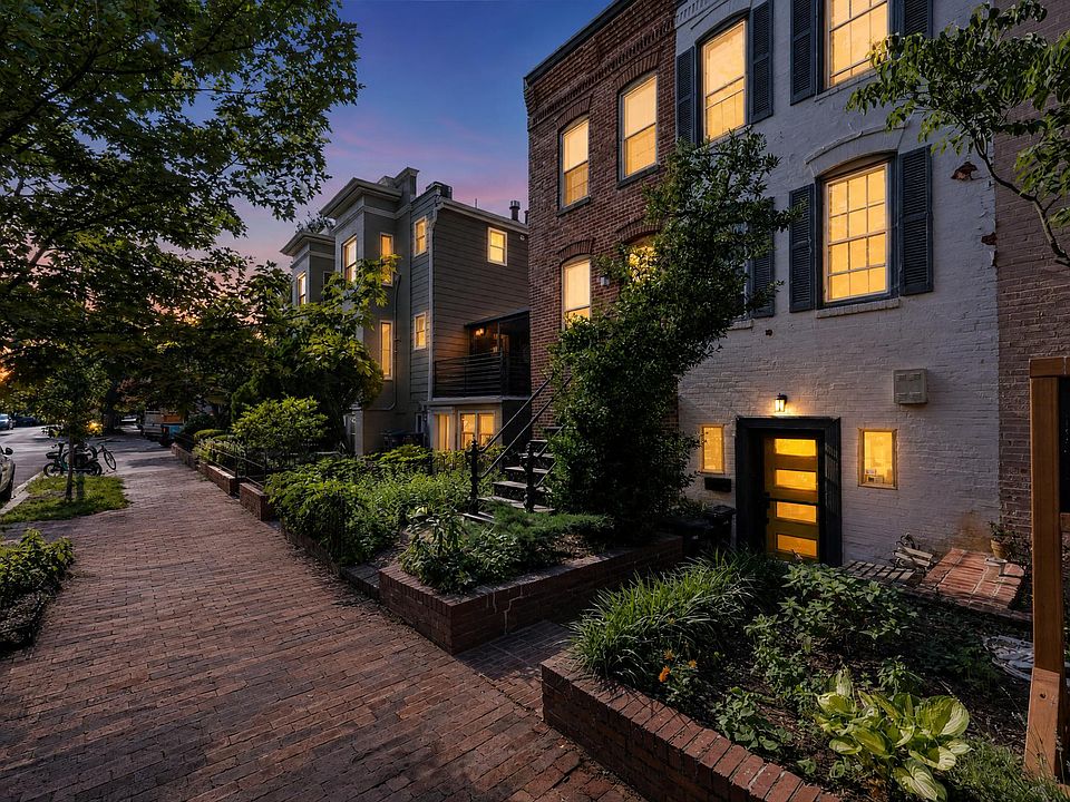 1st image of 715 A St NE