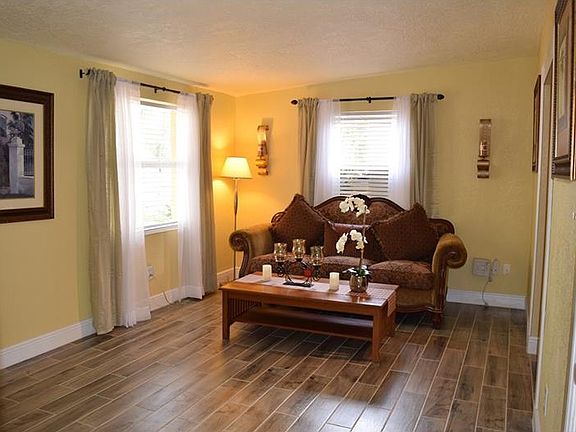 4th image of 702 Lincoln Ave