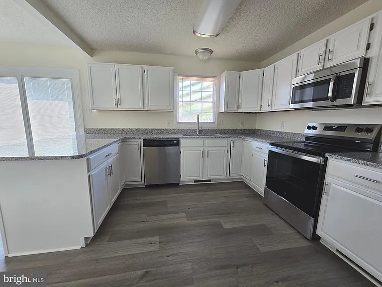 23 Lordship Ln — Photo 14