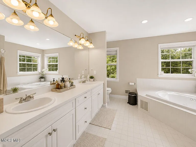 14 Heathrow Ct — Photo 29
