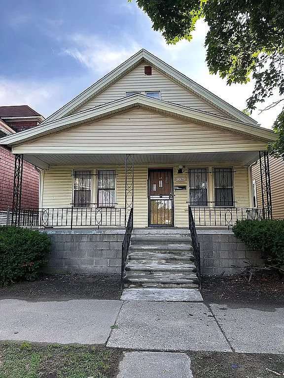 3879 Rohns St photo 1