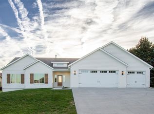 1604 W 3rd St, Pella, IA 50219