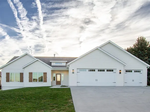 1604 W 3rd St, Pella, IA 50219