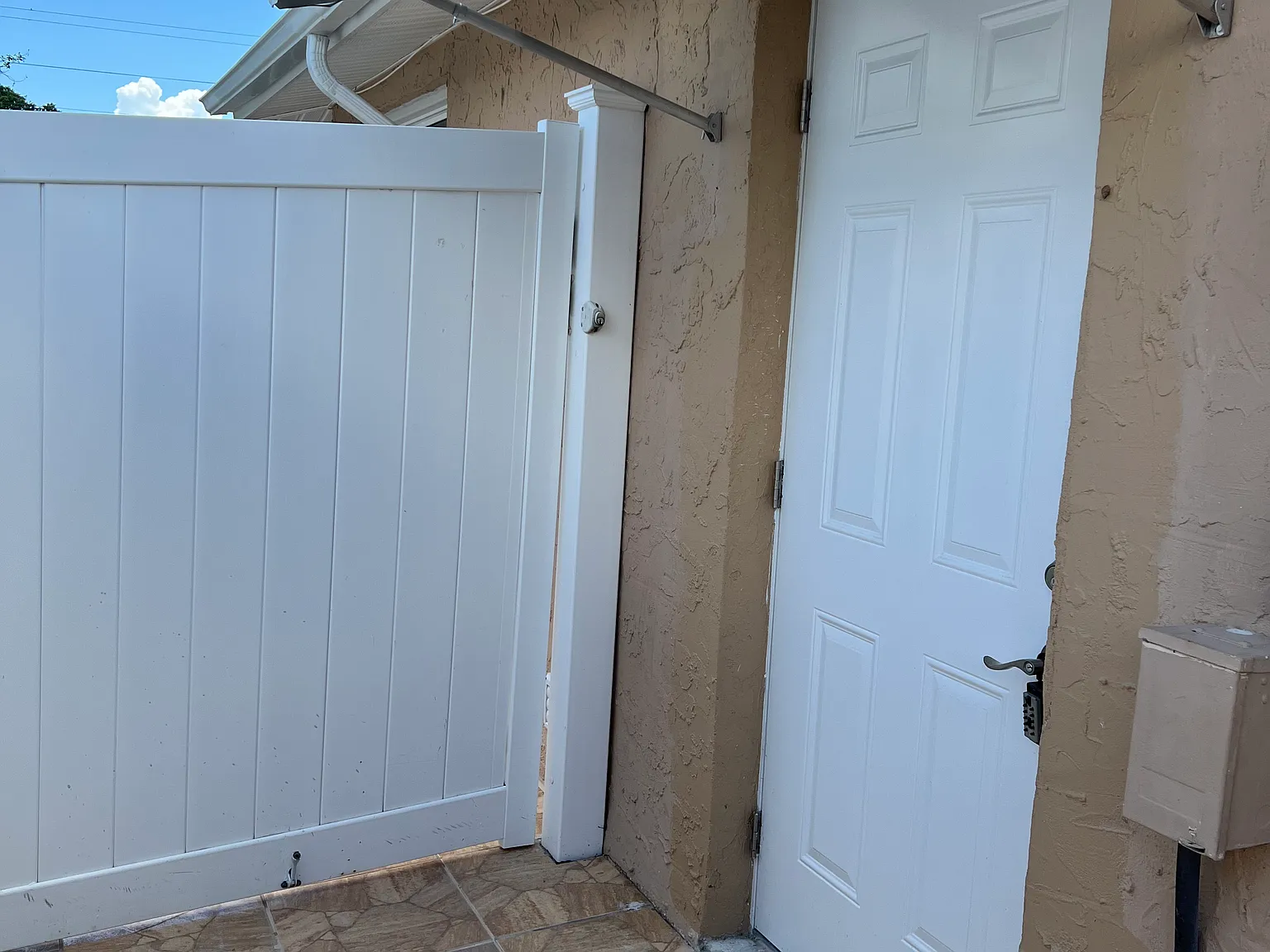 5650 Dolores Dr — Photo 2