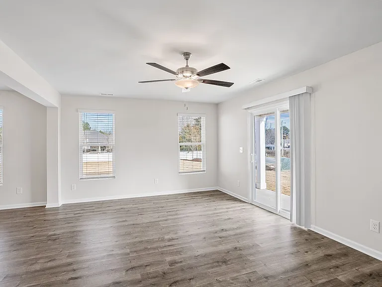 1012 Peony Ln — Photo 17