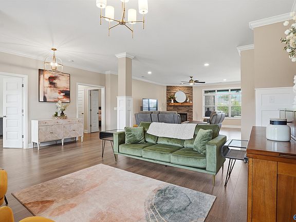 5th image of 105 Cypress Way