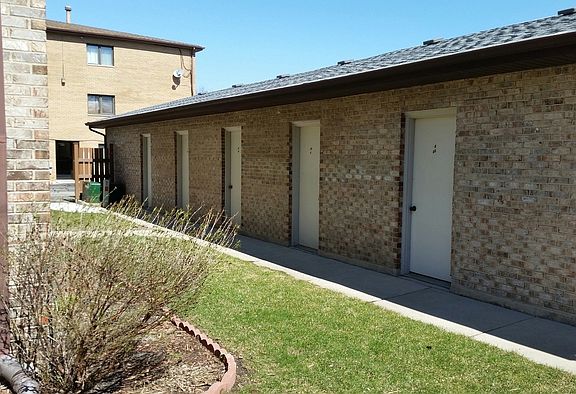 2nd image of 17515 Cedar Ln APT 2S