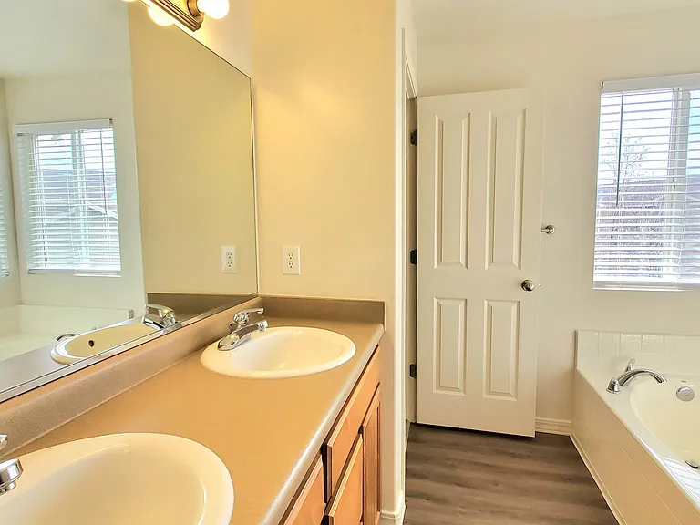 483 E Apple Blossom Ln — Photo 17