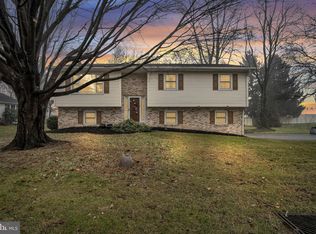 103 Flamingo Dr, Mechanicsburg, PA 17055