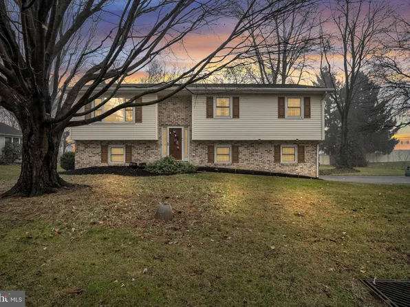 103 Flamingo Dr, Mechanicsburg, PA 17055
