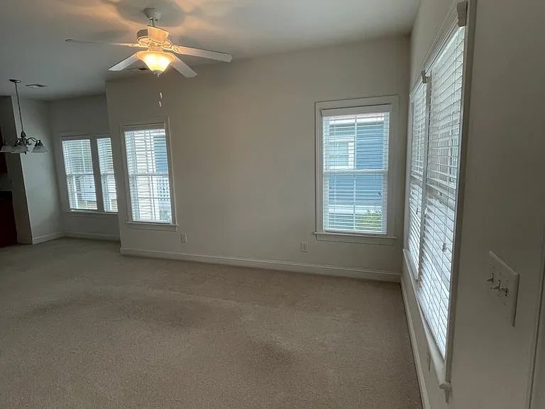 605 Viccars Ln — Photo 2