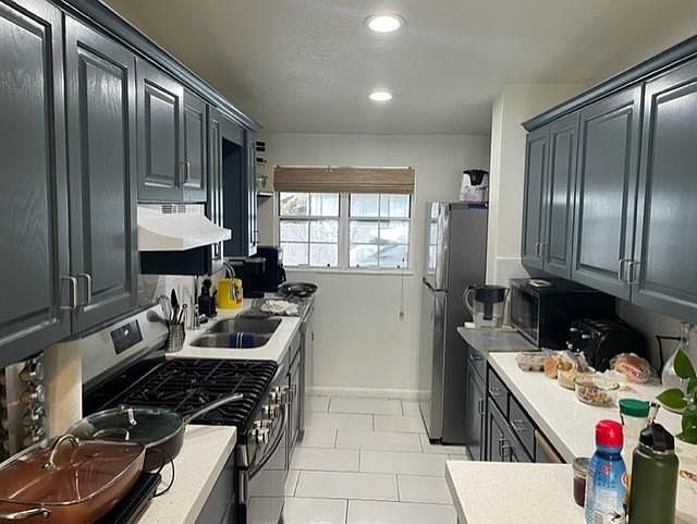 Kithen new remodel, new appliances, gas reange