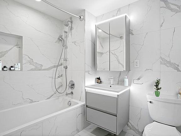 5th image of 2128 Ocean Ave #6E