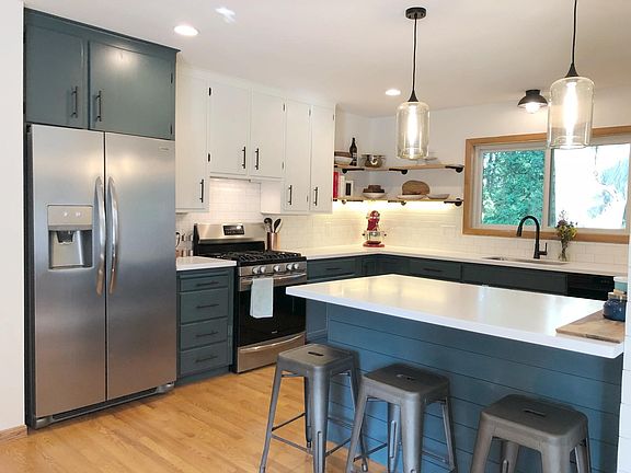 New Stainless Appliances and Lots of Storage