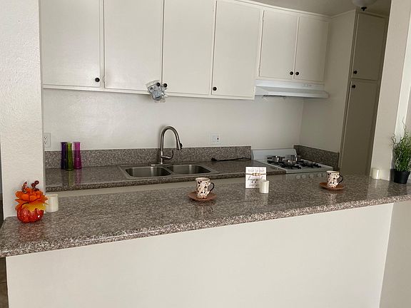 3rd image of 16141 Vanowen St #209