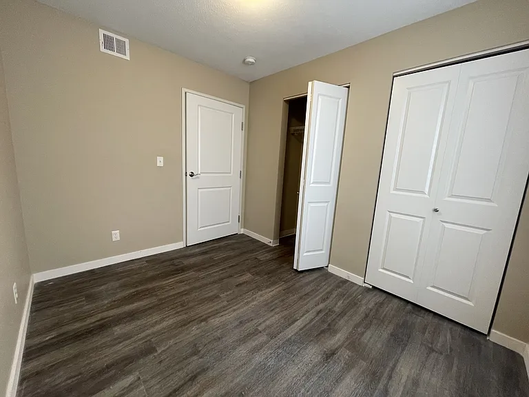 511 Cavalier Dr — Photo 26