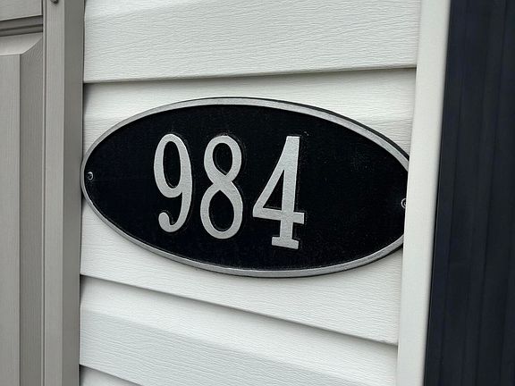 4th image of 984 Newry Ln