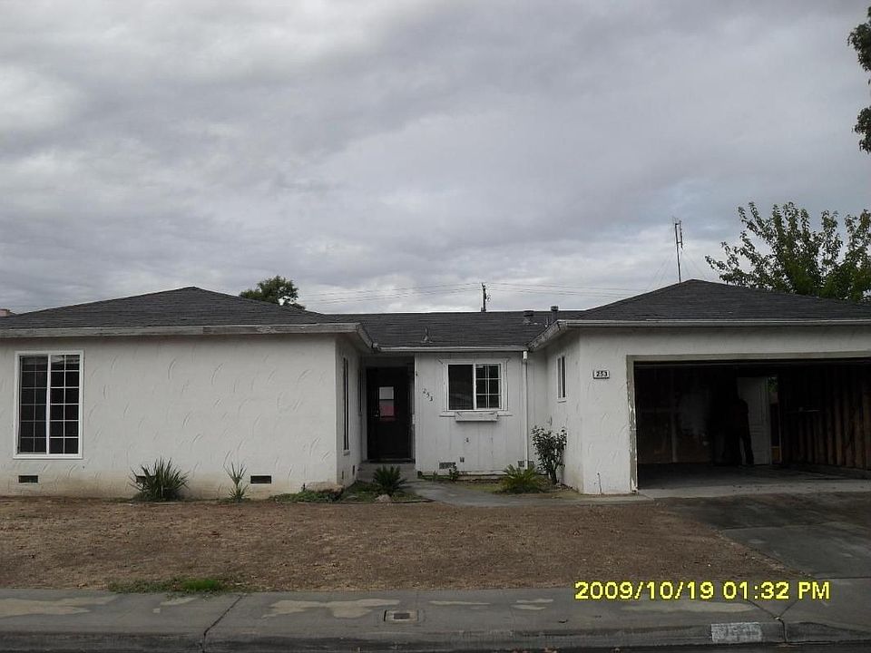 2nd image of 253 W Norwich Ave