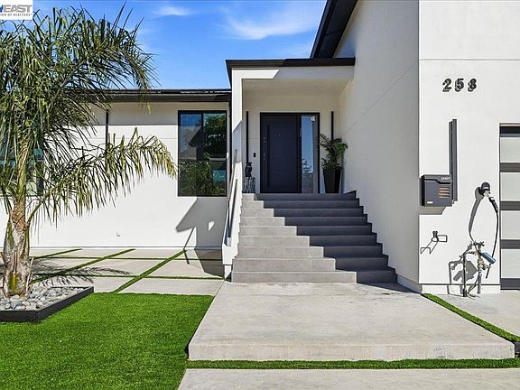 3rd image of 258 Dexter Pl