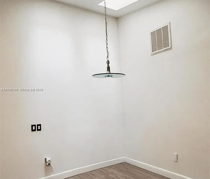 2566 N Nob Hill Rd — Photo 6