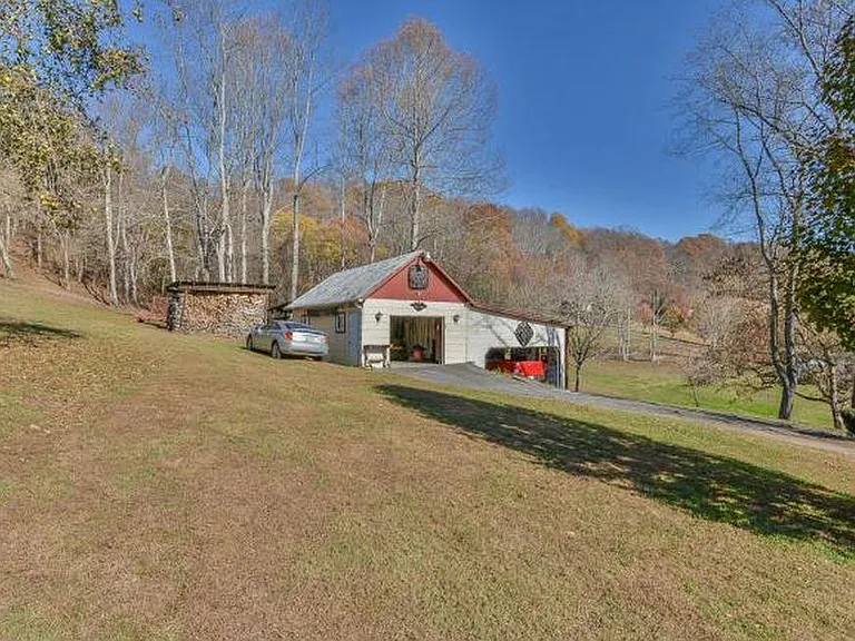 492 Olinger Dr — Photo 35