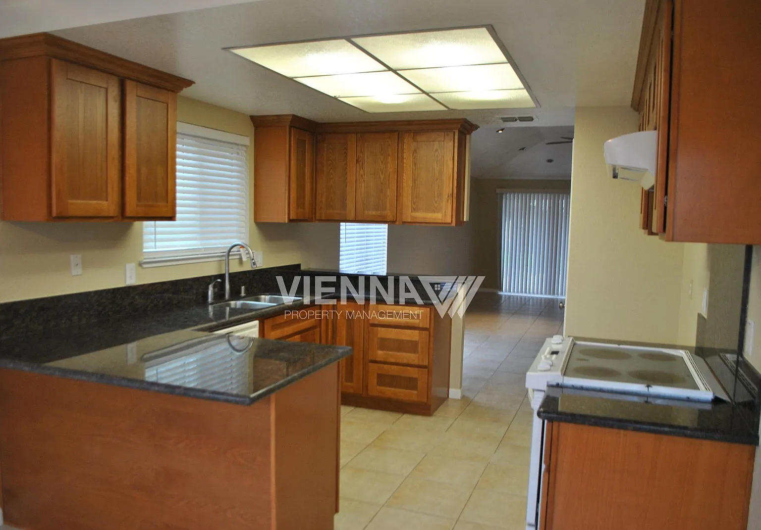 3 bed, 2.0 bath, 1428 sqft, $2,495 — Photo 4
