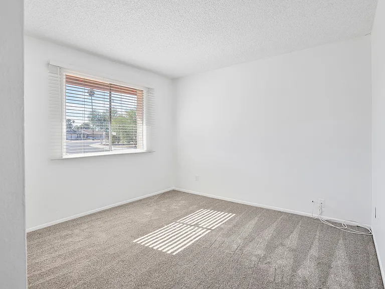 2104 E Cornell Dr — Photo 9